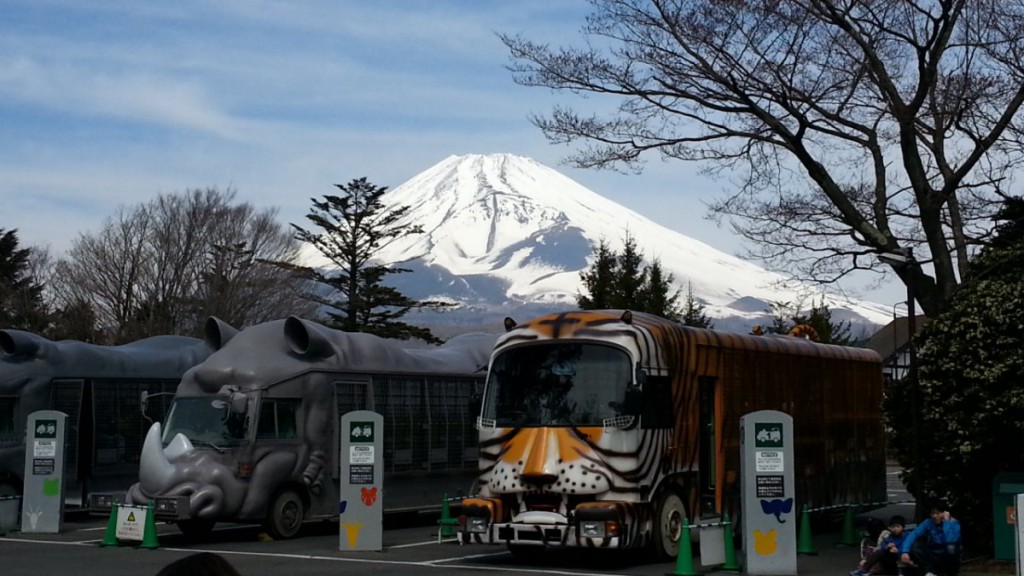 富士山とバス