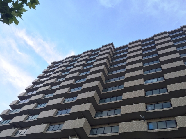 マンション暗め