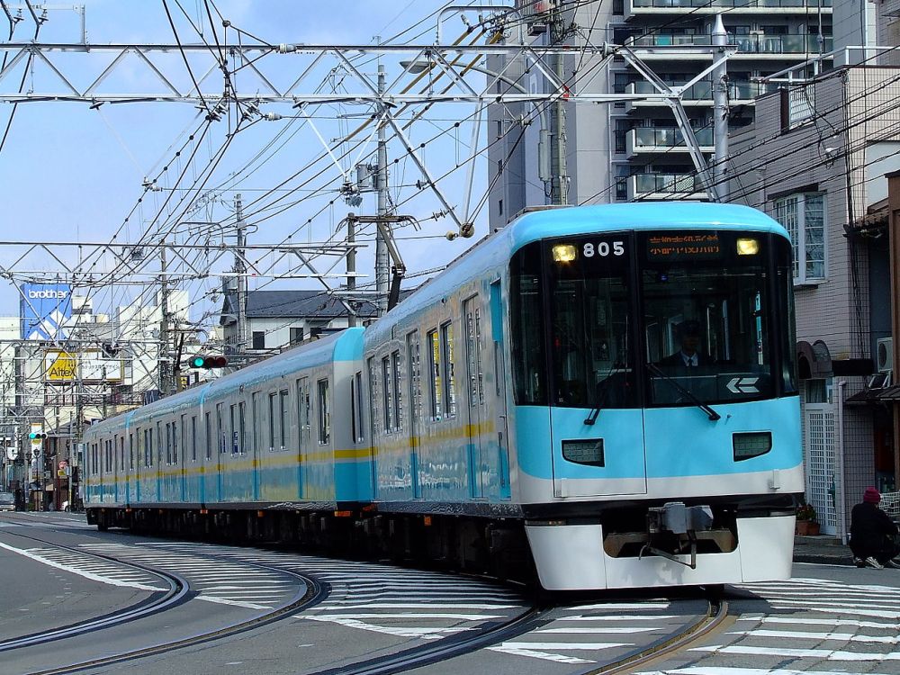 1280px-Keihan800-hot-ksm[1]
