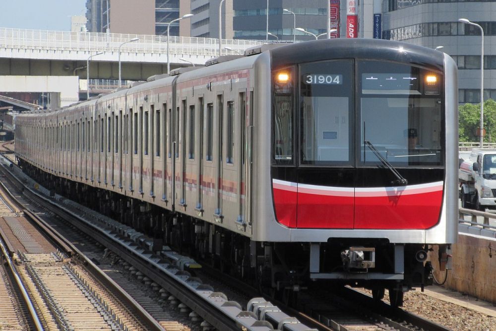 1280px-Osaka_Subway_31904_at_Nishinakajima-Minamigata_Station[1]