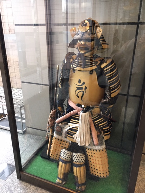 甲冑　茶