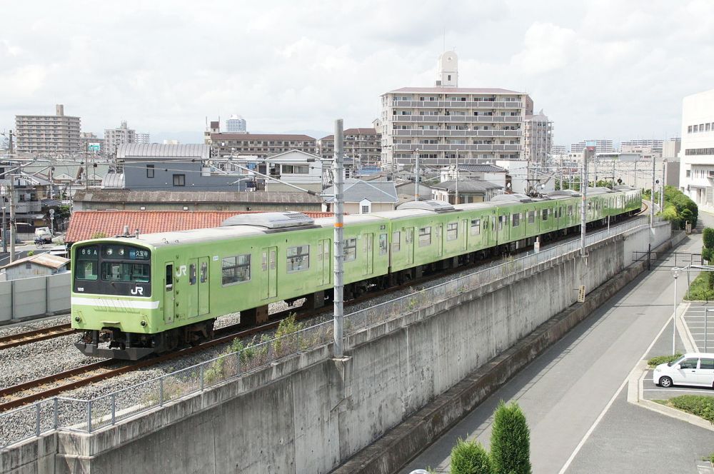 1280px-JRW_series201_Osaka-Higashi