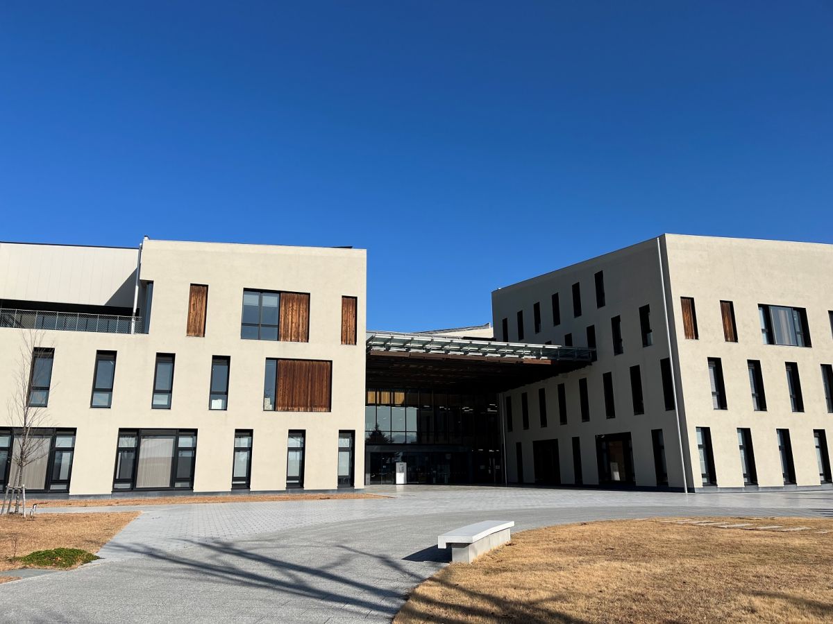 長野県立大学外観2