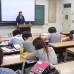 和光大学にて講義