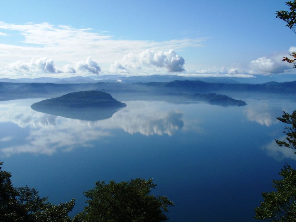 1280px-Lake_Towada_from_Ohanabe_2008