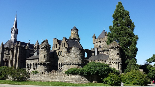 castle-1044727_640