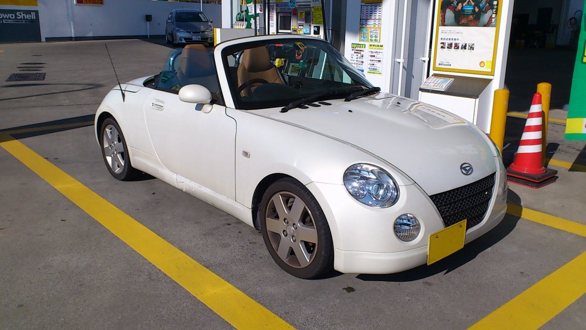 Daihatsu_Copen_coupé_cabriolet_front_side